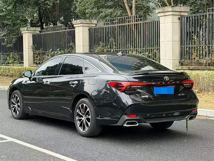 Фото 9 - Toyota Avalon