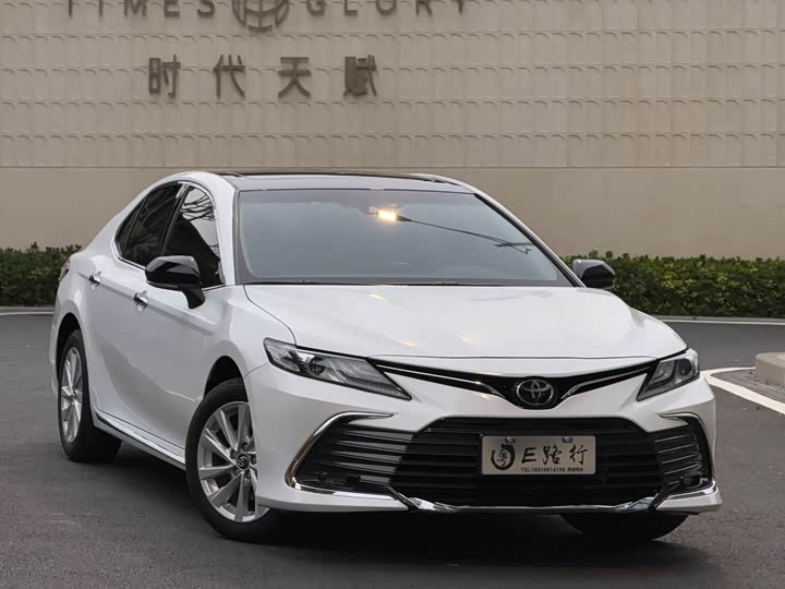 Фото 3 - Toyota Camry