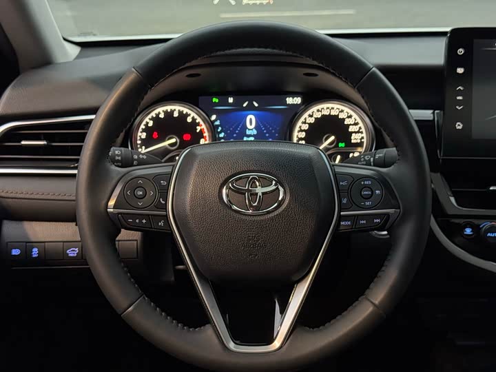 Фото 6 - Toyota Camry