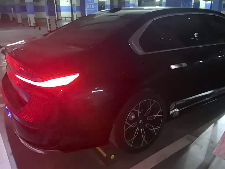 Фото 3 - BMW 7 Series