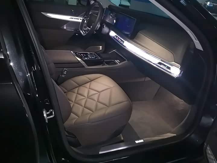 Фото 8 - BMW 7 Series