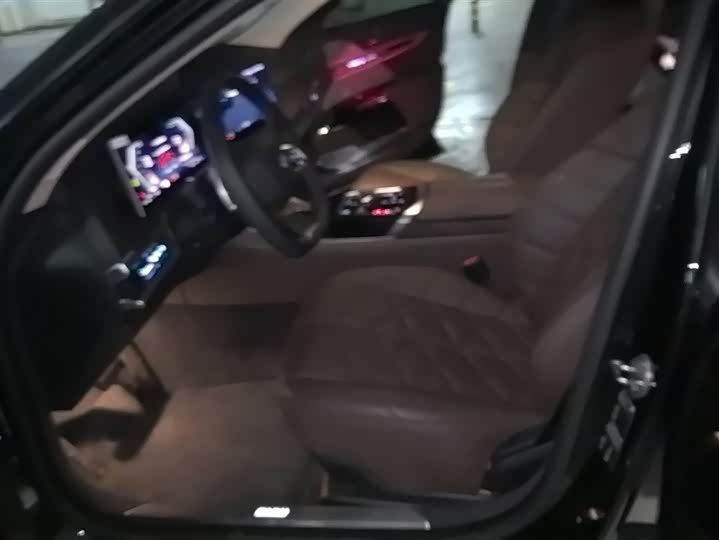 Фото 9 - BMW 7 Series