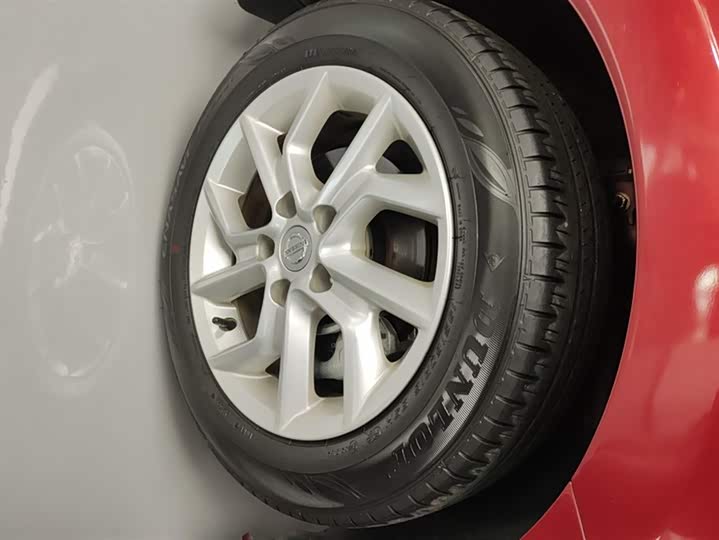 Фото 6 - Nissan Tiida