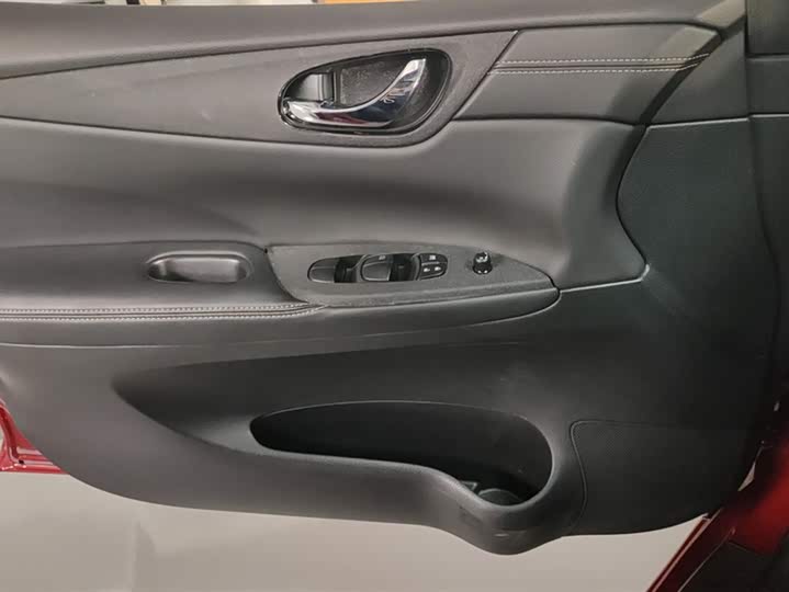 Фото 7 - Nissan Tiida