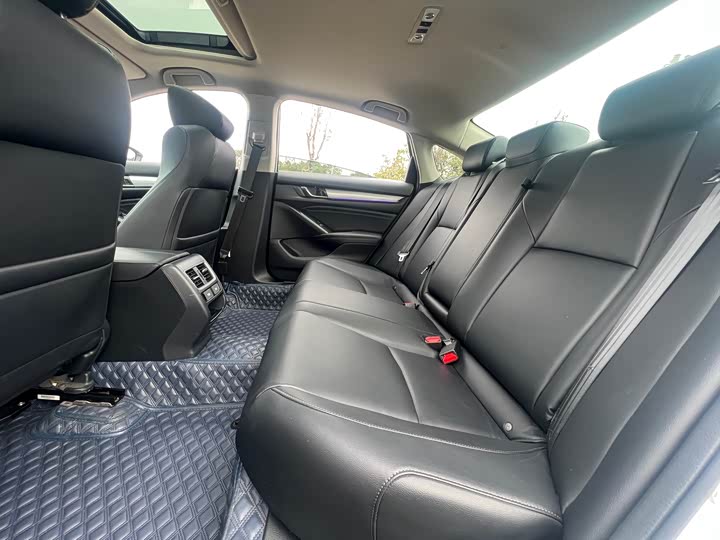 Фото 6 - Honda Accord