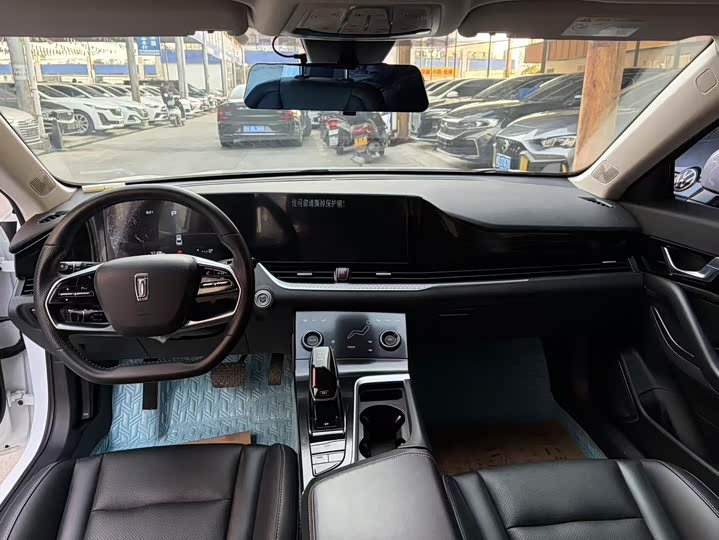 Фото 7 - Bestune B70