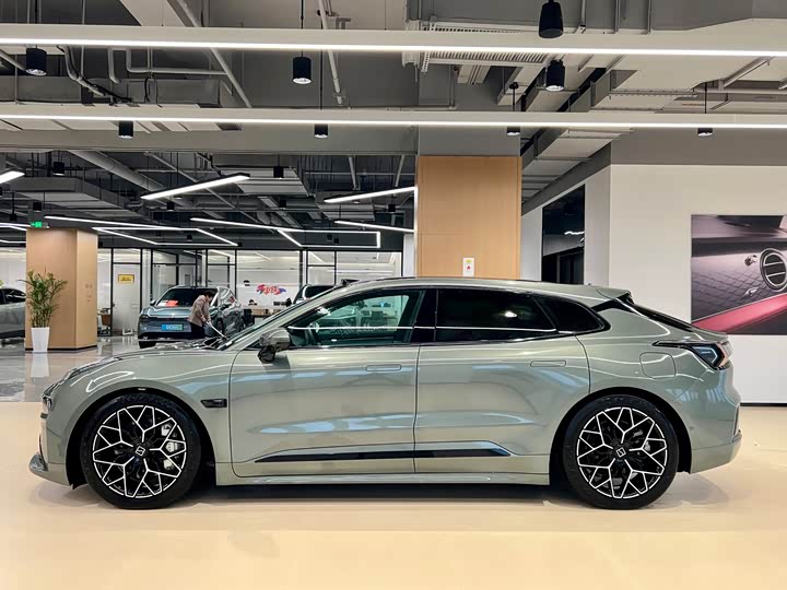 Фото 4 - Zeekr 001