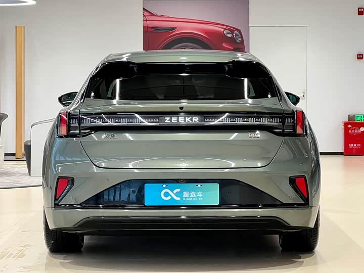 Фото 6 - Zeekr 001