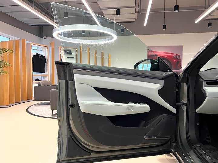 Фото 7 - Zeekr 001