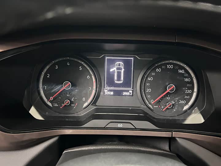 Фото 8 - Volkswagen Tharu