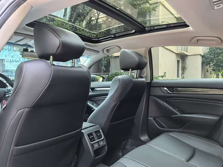 Фото 6 - Honda Accord