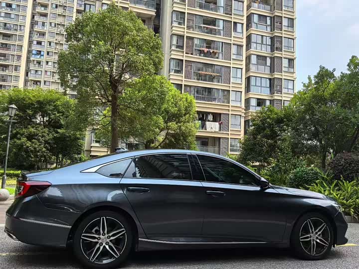 Фото 7 - Honda Accord