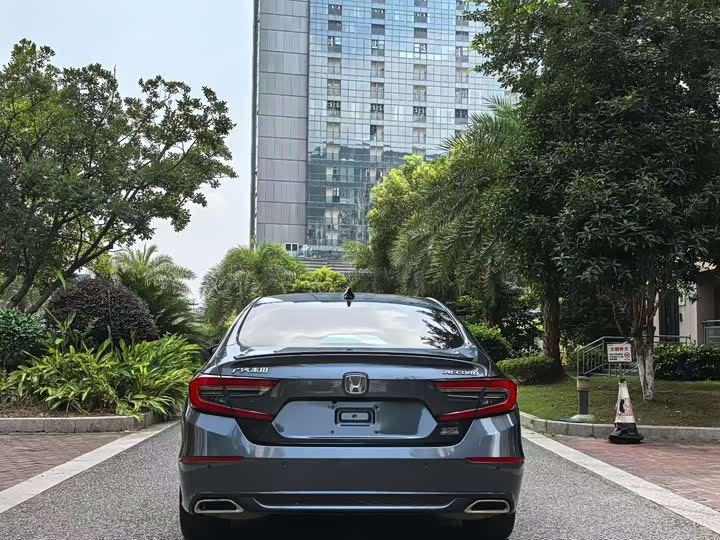 Фото 8 - Honda Accord