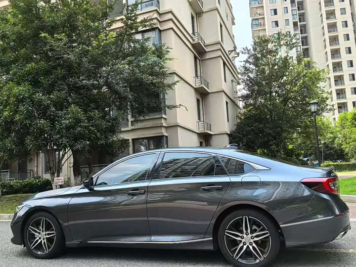 Фото 9 - Honda Accord