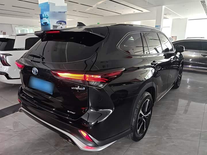 Фото 7 - Toyota Crown Kluger