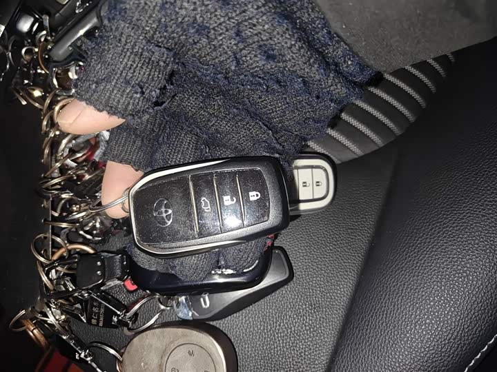 Фото 9 - Toyota Crown Kluger