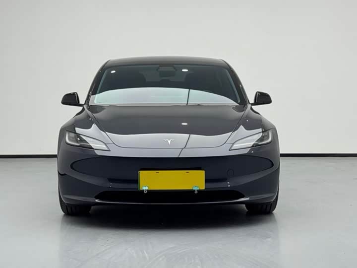 Фото 2 - Tesla Model 3