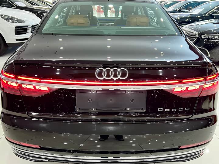 Фото 5 - Audi A8