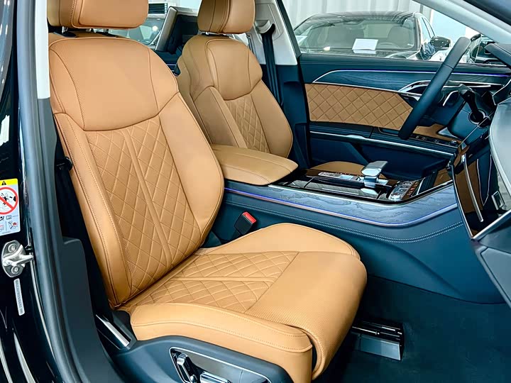 Фото 8 - Audi A8