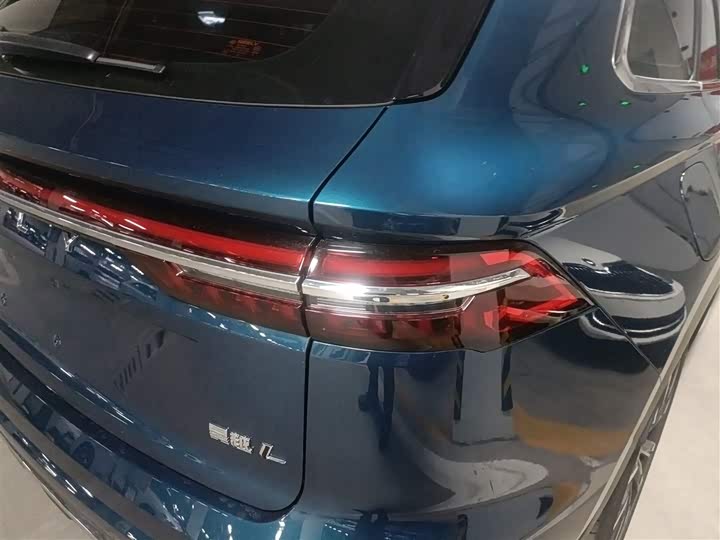 Фото 8 - Geely Monjaro