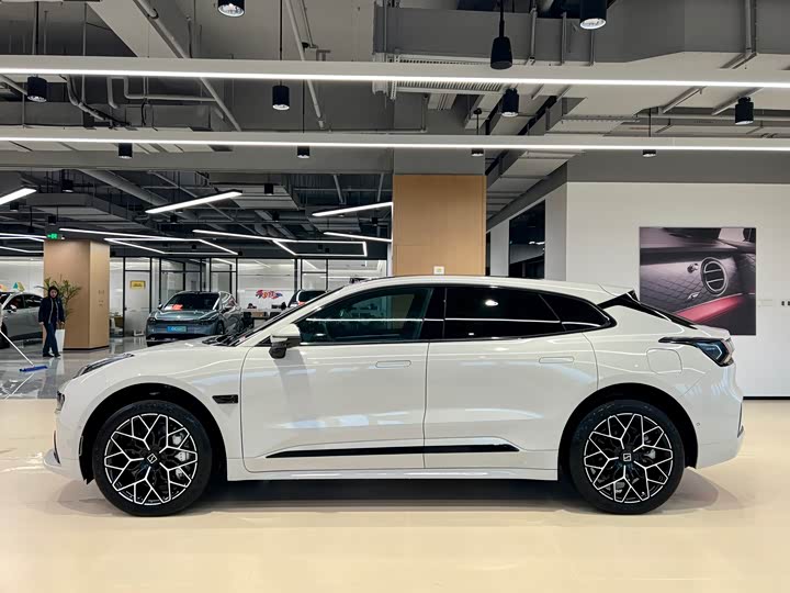 Фото 4 - Zeekr 001