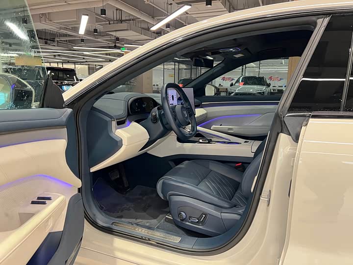 Фото 8 - Zeekr 001
