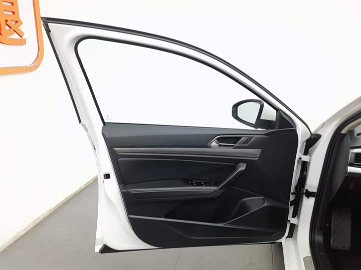 Фото 8 - Volkswagen Lavida