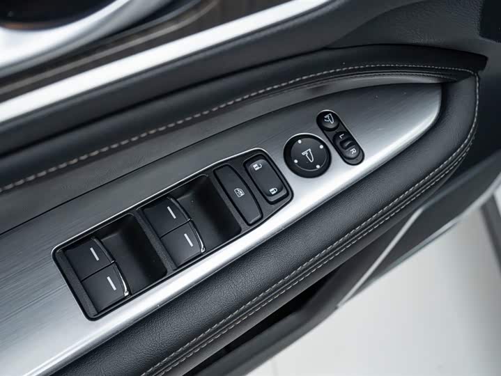 Фото 8 - Honda Avancier