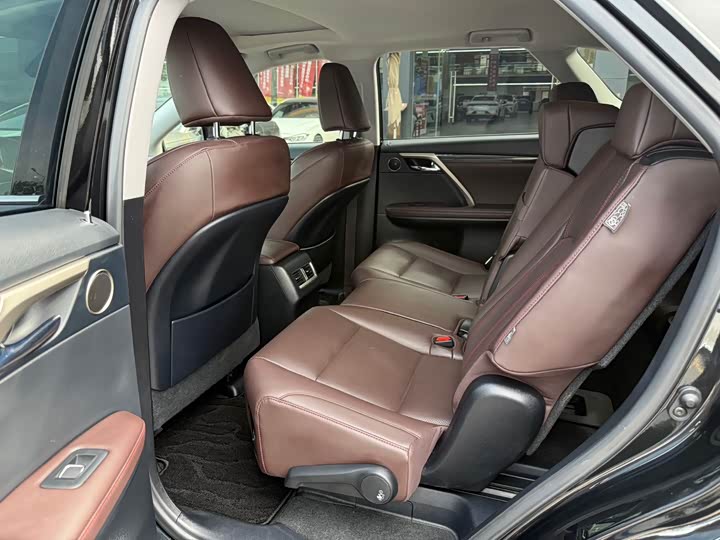 Фото 6 - Lexus RX