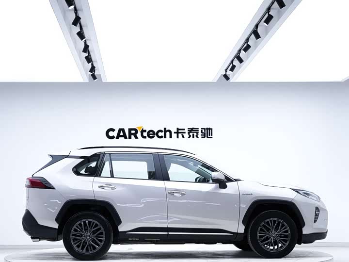 Фото 9 - Toyota Wildlander