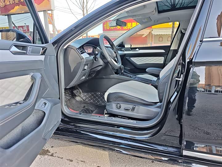 Фото 2 - Volkswagen Magotan