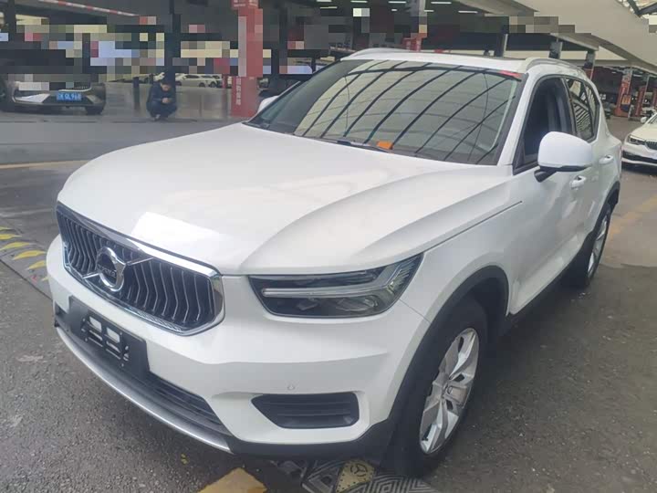 Фото 2 - Volvo XC40