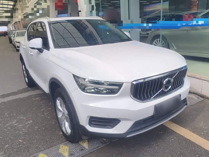 Фото 4 - Volvo XC40