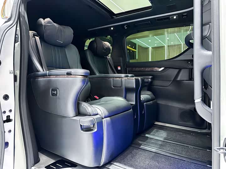Фото 6 - Toyota Alphard