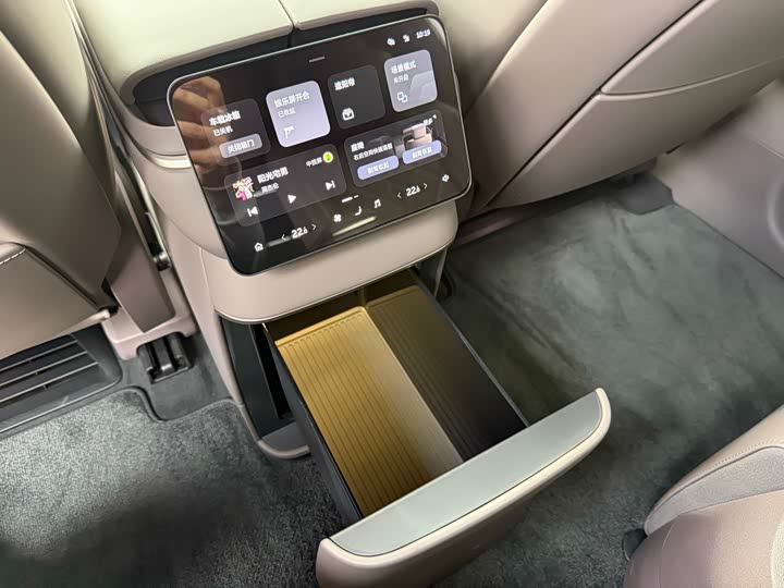 Фото 9 - Nio ES8