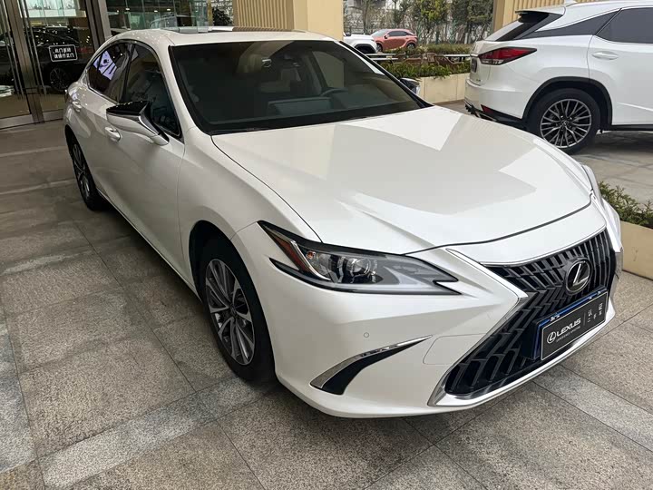 Фото 3 - Lexus ES