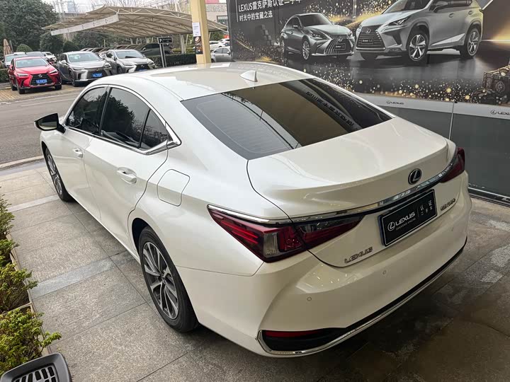 Фото 5 - Lexus ES