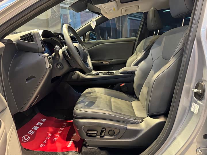 Фото 4 - Lexus RZ