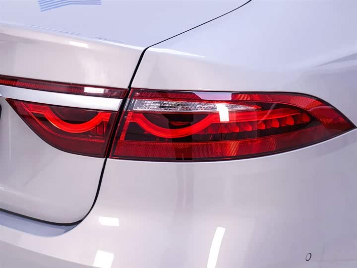 Фото 9 - Jaguar XF L