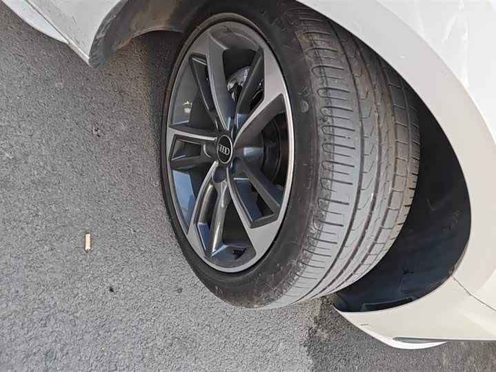 Фото 6 - Audi A4L