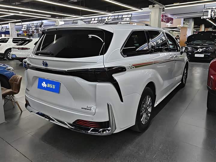 Фото 3 - Toyota Sienna