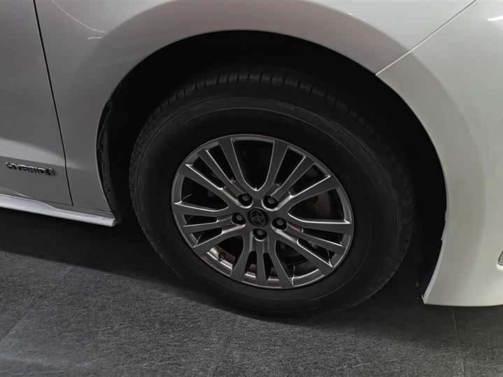 Фото 6 - Toyota Sienna