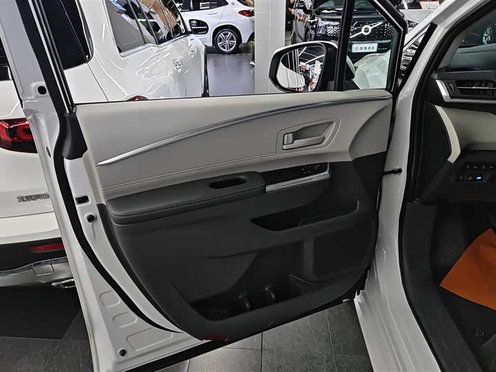 Фото 7 - Toyota Sienna