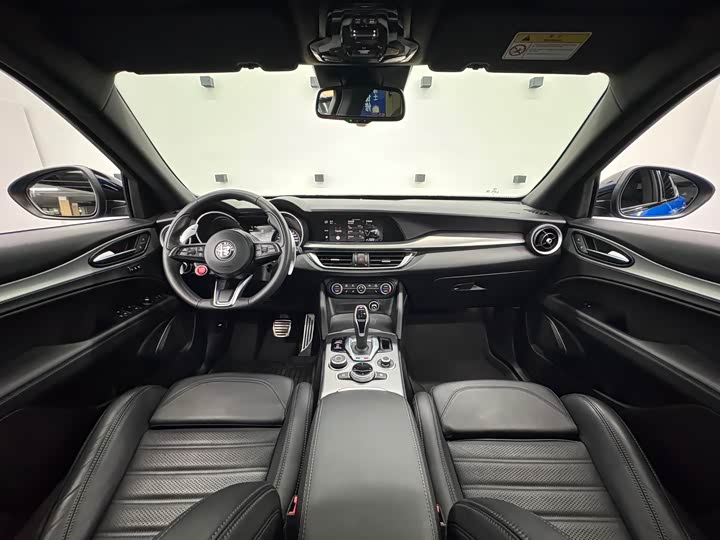 Фото 8 - Alfa Romeo Stelvio