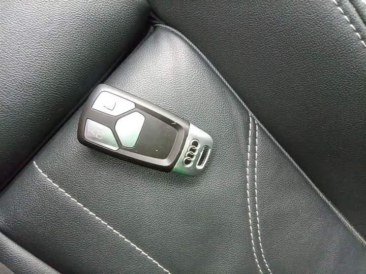 Фото 9 - Audi Q5L