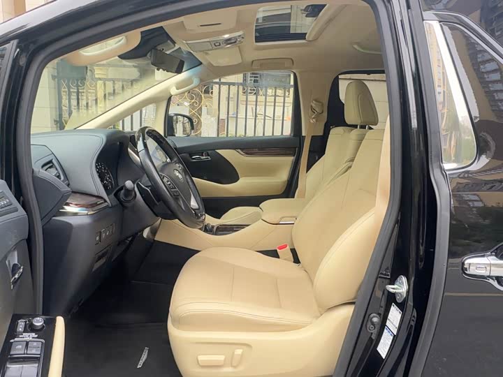 Фото 4 - Toyota Alphard