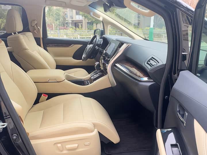 Фото 7 - Toyota Alphard