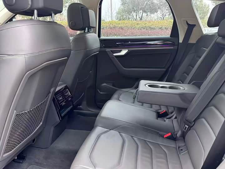 Фото 5 - Volkswagen Touareg