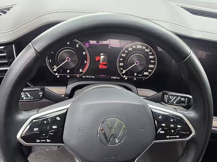 Фото 7 - Volkswagen Touareg