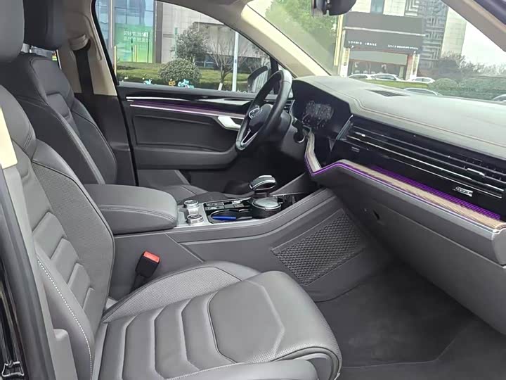 Фото 9 - Volkswagen Touareg